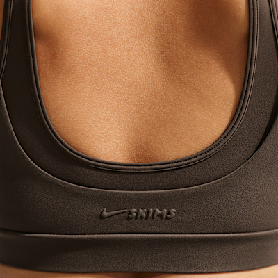 NIKE公式】NikeSKIMS Matte ウィメンズ ダブルストラップ スクープ
